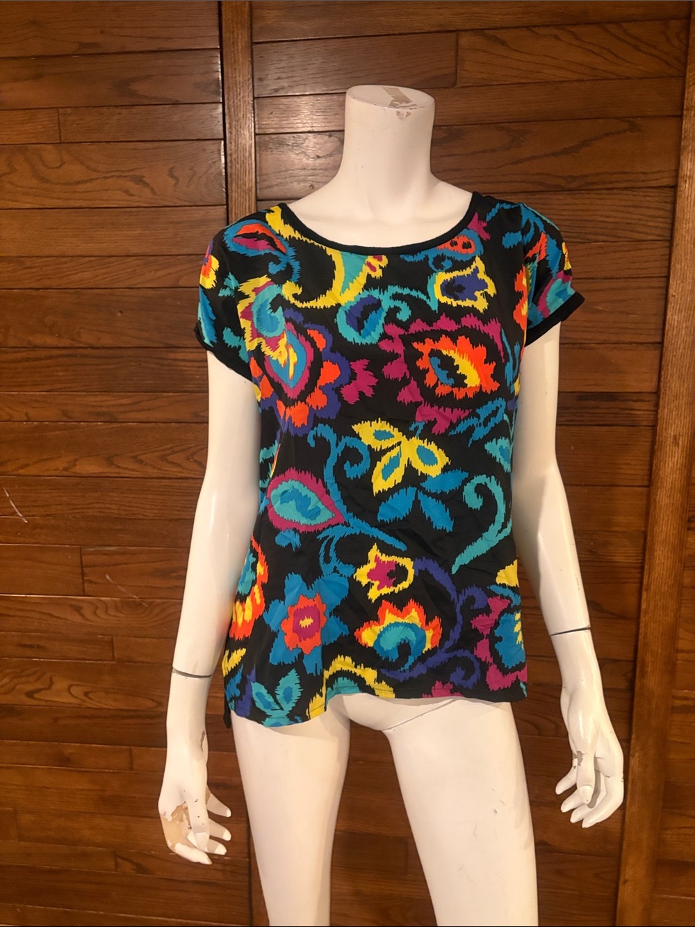 august silk Black Multicolor Abstract Floral Short Sleeve Tee